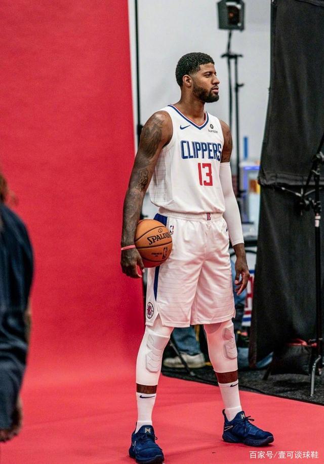 C罗晒精彩倒钩破门视频：谁来起个好标题🤔（C罗发布倒钩神仙球视频，标题你来定）