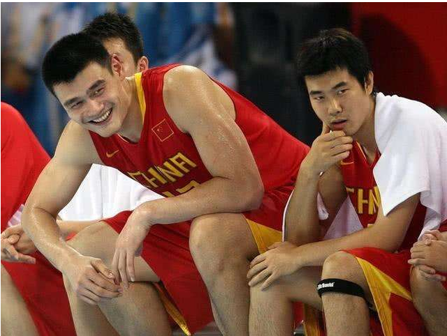 琼斯：奎因能看到很多中锋看不到的机会，让所有人参与进攻（琼斯：奎因能捕捉多数中锋难见的机会，激活全员进攻）