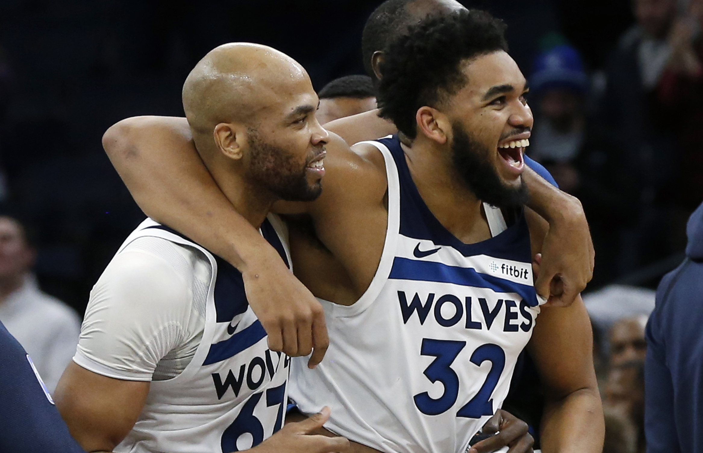 曼城主场对阵桑德兰，主场优势明显，福登状态火热，预计全取三分。（福登火热加持，曼城坐镇主场迎战桑德兰，三分志在必得）