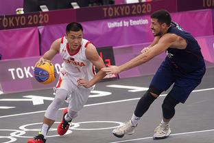 射门时致弗朗西斯重伤，田中碧被换下后立即找到加纳主帅道歉（射门致弗朗西斯重伤，田中碧被换下后当面向加纳主帅致歉）