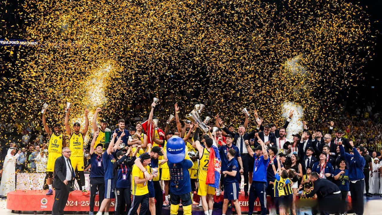 半场战报：米兰0-0拉齐奥，迈尼昂献神扑，红黑军团0射正（半场快讯：米兰与拉齐奥互交白卷，迈尼昂神扑救险，红黑零射正）