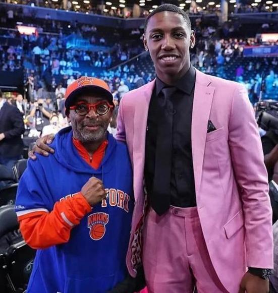 东契奇生涯30+5+5场次超越字母哥，升至历史第五（东契奇生涯30+5+5次数反超字母哥，位列历史第5）