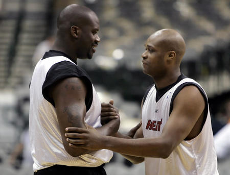 布冯：迈尼昂展现决定性作用，想夺冠的球队必须要有这种门将（布冯盛赞迈尼昂：争冠球队离不开这种决定性门将）