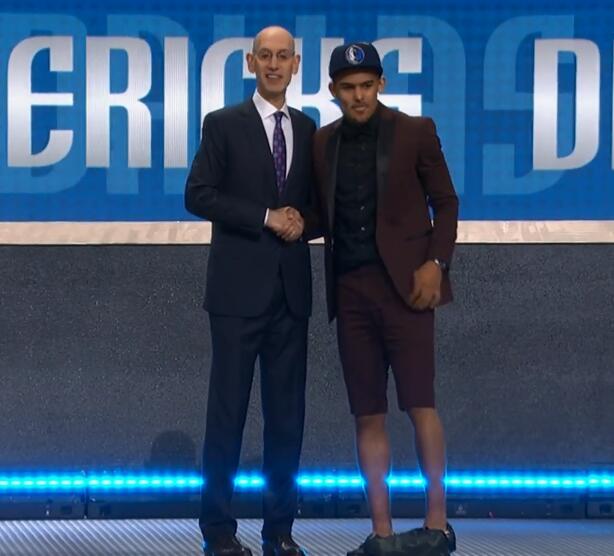 西海岸总经理：杨智、刘健、毛雷尔等人将跟随邵佳一加入国足（西海岸总经理宣布：杨智、刘健、毛雷尔等将与邵佳一一道加盟国足）