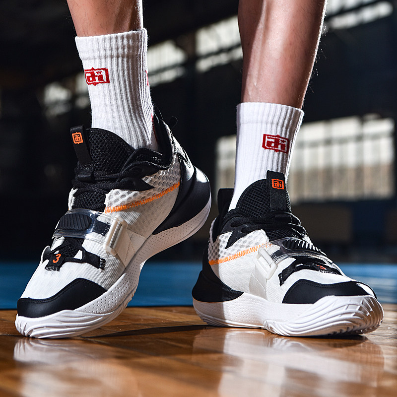 半场：新鹏城1-1成都，安永佳开场闪击，费利佩建功（半场战罢：新鹏城1-1成都，安永佳闪电破门，费利佩扳平比分）