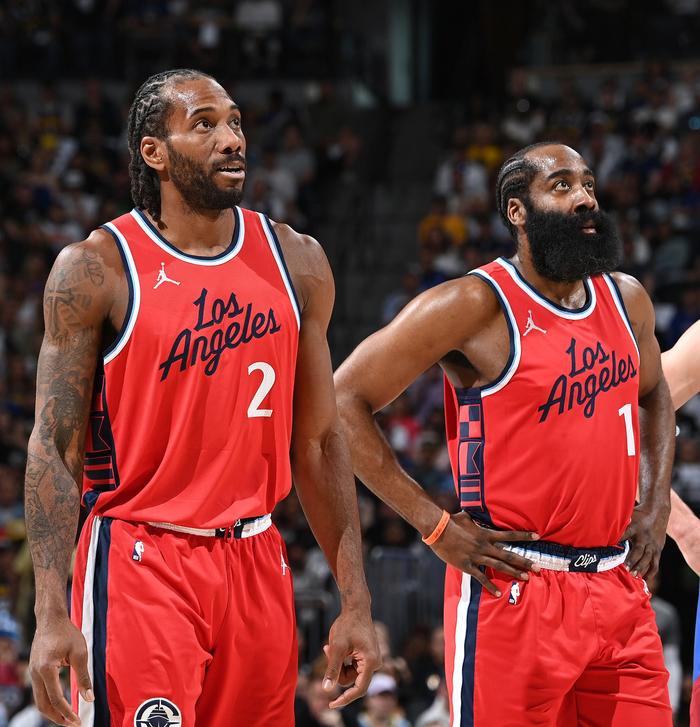 TA：埃切韦里倾向于租借加盟英超俱乐部；德甲球队也有意尼潘（TA：埃切韦里更倾向以租借形式加盟英超；德甲多队有意尼潘）