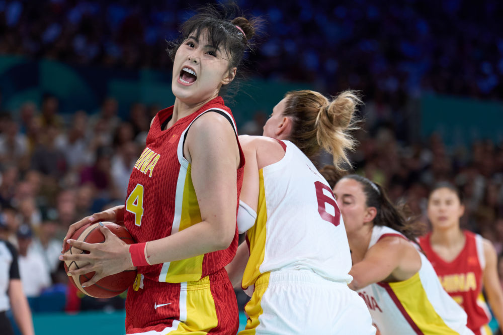 剑南春｜米兰1-0拉齐奥暂登顶，莱奥制胜，托莫里献助攻（剑南春｜莱奥破门助米兰1-0小胜拉齐奥暂登榜首，托莫里送助攻）