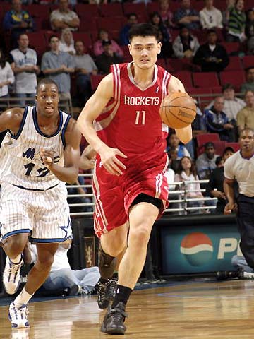 曼城斯特林关键进球锁定三分（斯特林制胜球助曼城全取三分）