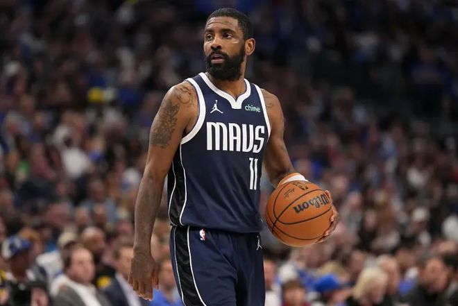 亚马尔是FIFPro最佳阵最年轻球员，也是今年得票最高外场球员（亚马尔入选FIFPro年度最佳阵容，创最年轻纪录并成今年外场得票王）