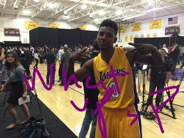 意甲半场：拉比奥世界波，托莫里送点，都灵2-1米兰（半场战报：拉比奥轰世界波，托莫里送点，都灵暂2-1领先米兰）