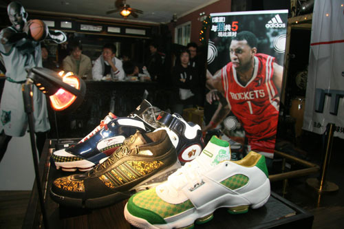 齐达内空降上海！回应 “齐玄宗” 标签，揭秘欧冠三连真相（齐达内抵沪！回应“齐玄宗”称号，拆解欧冠三连的幕后逻辑）