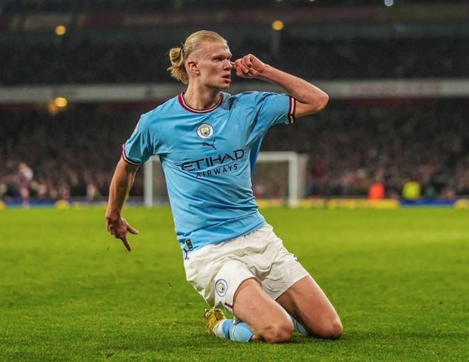 各队补强方案曝光引球迷热议（各队补强计划曝光，球迷议论纷纷）