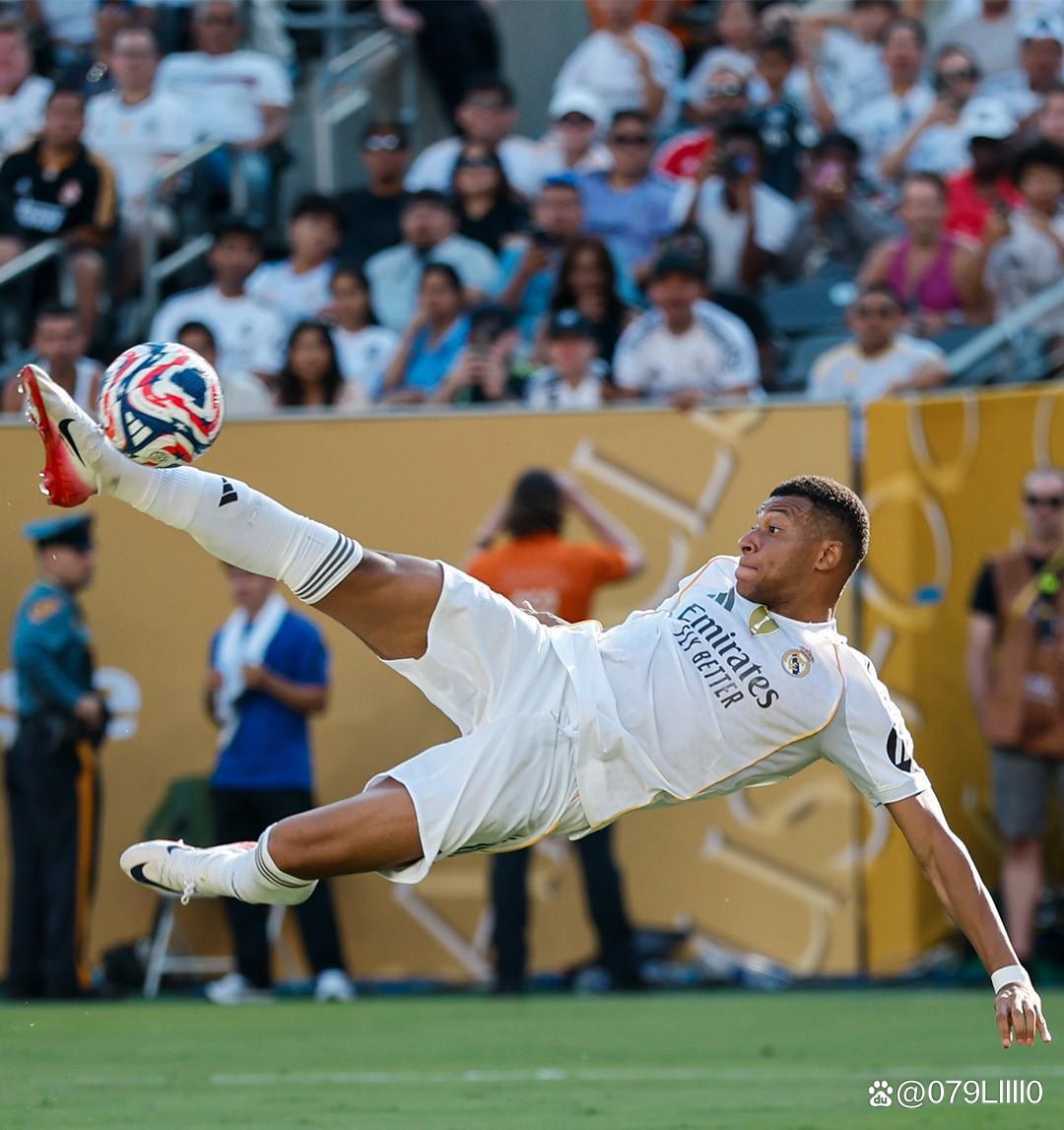 东契奇场均30.8分最高！湖人队史得分榜：老詹26.4分，科比25.1分（东契奇场均30.8分领跑，湖人队史场均得分：詹姆斯26.4分、科比25.1分）