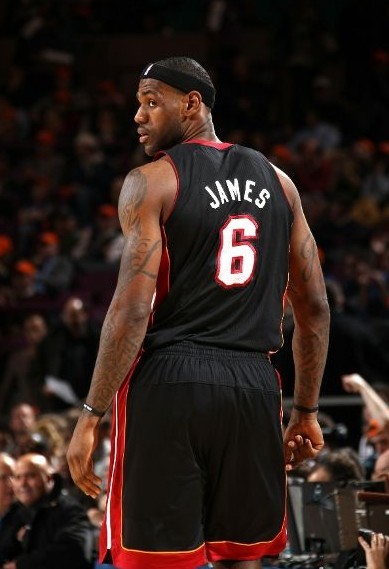 皇马0-2负塞尔塔！五大名帅候选浮出水面，齐达内领衔谁将接替阿隆索？（塞尔塔2-0掀翻皇马！帅位五大候选浮现，齐达内领跑谁来接班阿隆索？）