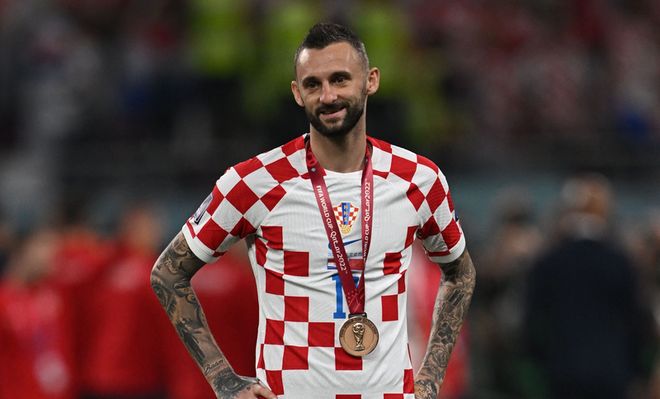 记者：里尔18岁中场布阿迪的团队否认球员与巴黎的转会传闻（记者：里尔18岁中场布阿迪团队驳斥与巴黎转会传闻）