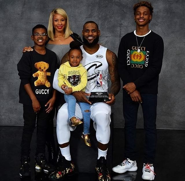 齐沃：我们不会怀疑劳塔罗的重要性，我和他每天都拥抱（齐沃：劳塔罗的重要性毋庸置疑，我和他每天相拥）