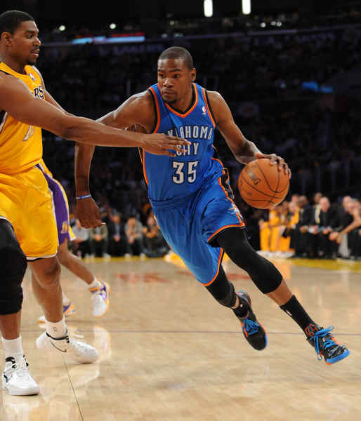 组图：CBA俱乐部杯广厦击败天津 塔克飞身暴扣（图集：CBA俱乐部杯广厦力克天津，塔克腾空重扣）