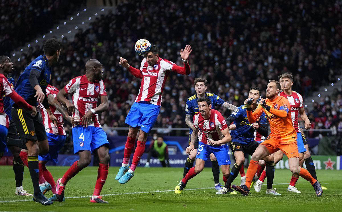 表达崇高敬意，重庆铜梁龙向李章洙赠送冲超纪念球衣（重庆铜梁龙向李章洙赠予冲超纪念球衣，致以崇高敬意）